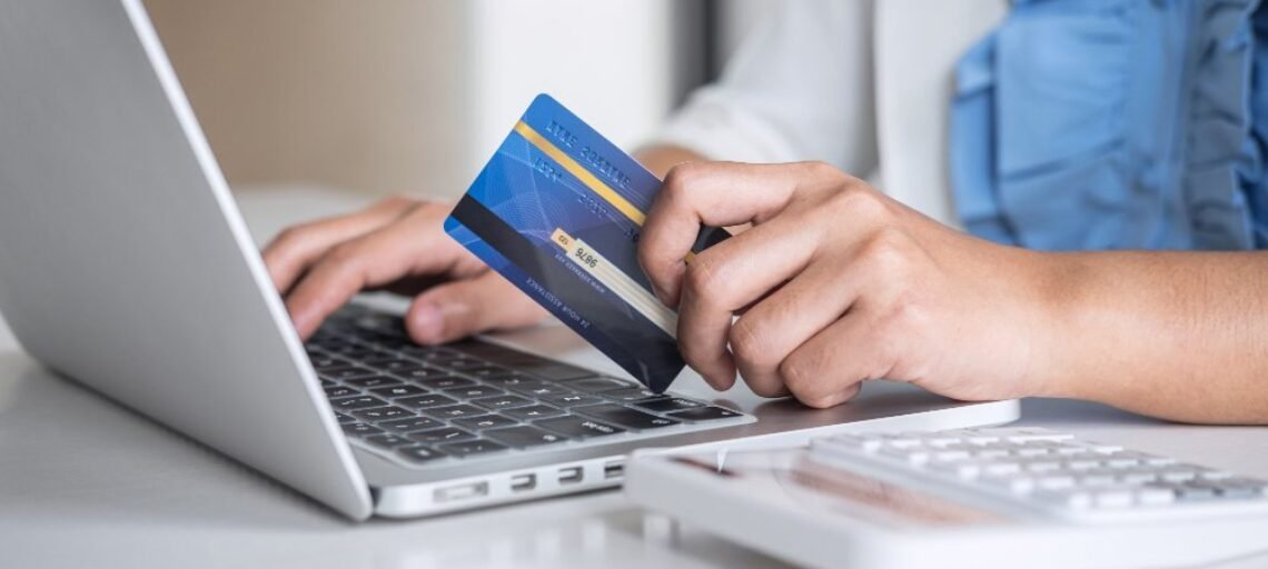 woman making purchases after seeing it on google shopping ads